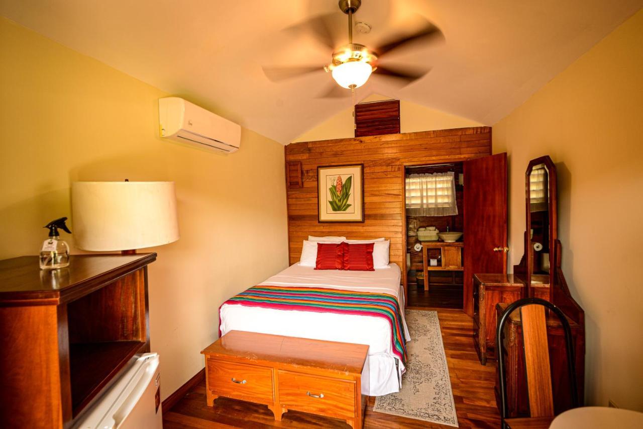 Hotel Kikiwitz Belmopan