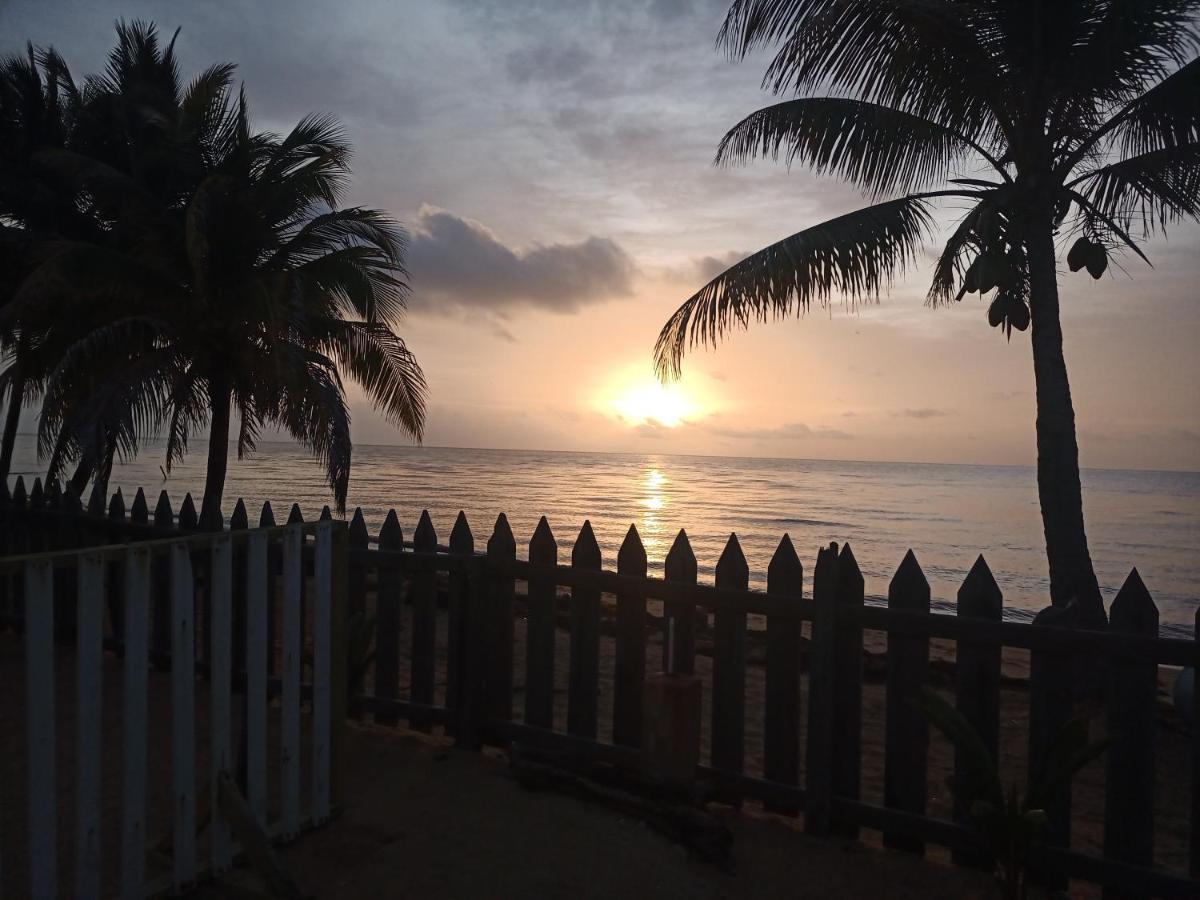 Pal's On The - Dangriga, Belize 4* Dangriga