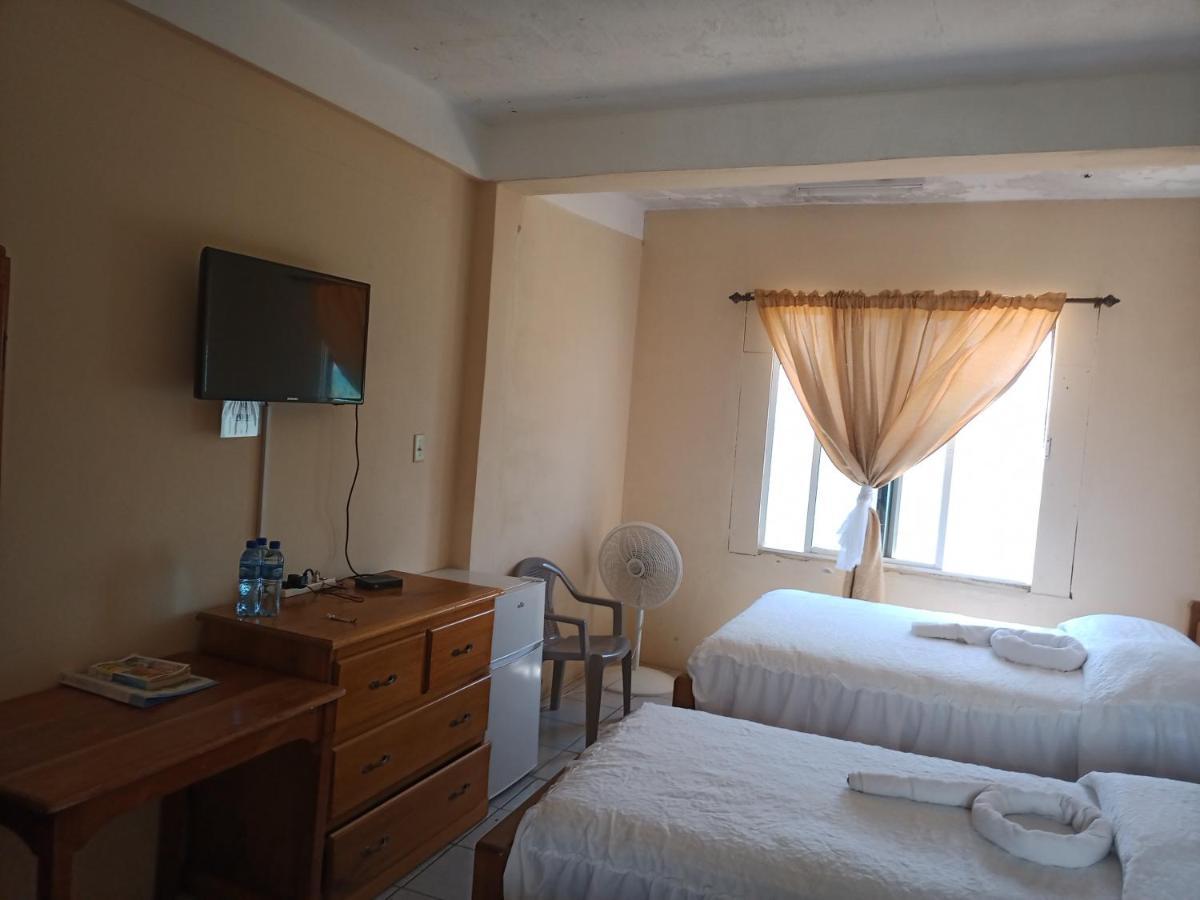 Pal's On The - Dangriga, Belize 4*