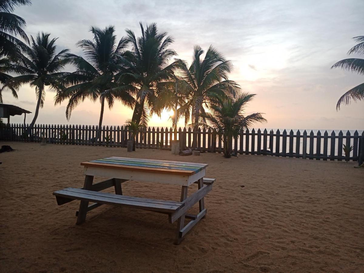 Pal's On The - Dangriga, Belize 4*