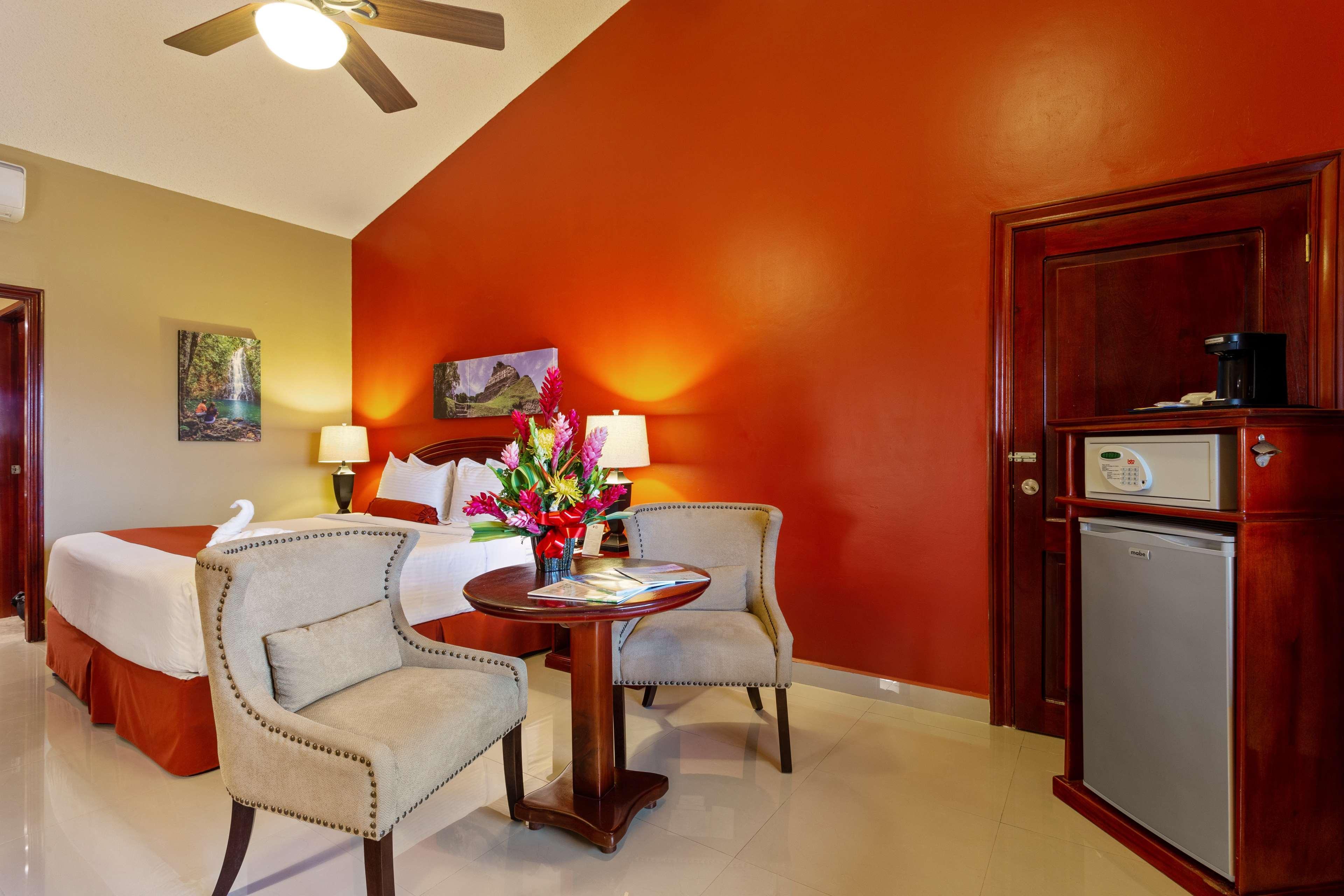 Hotel Western Belize Biltmore Plaza 4*