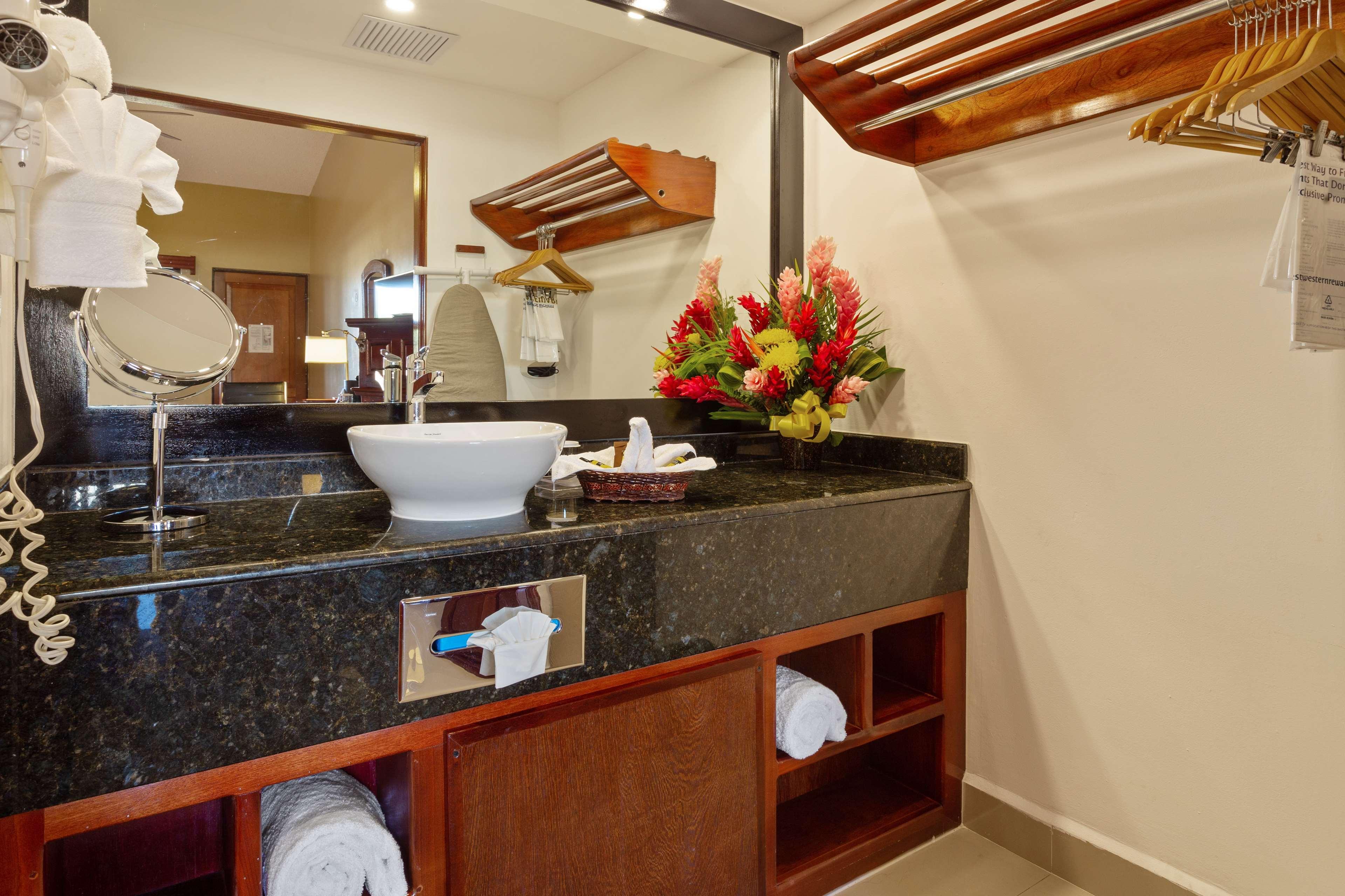 Hotel Western Belize Biltmore Plaza 4*