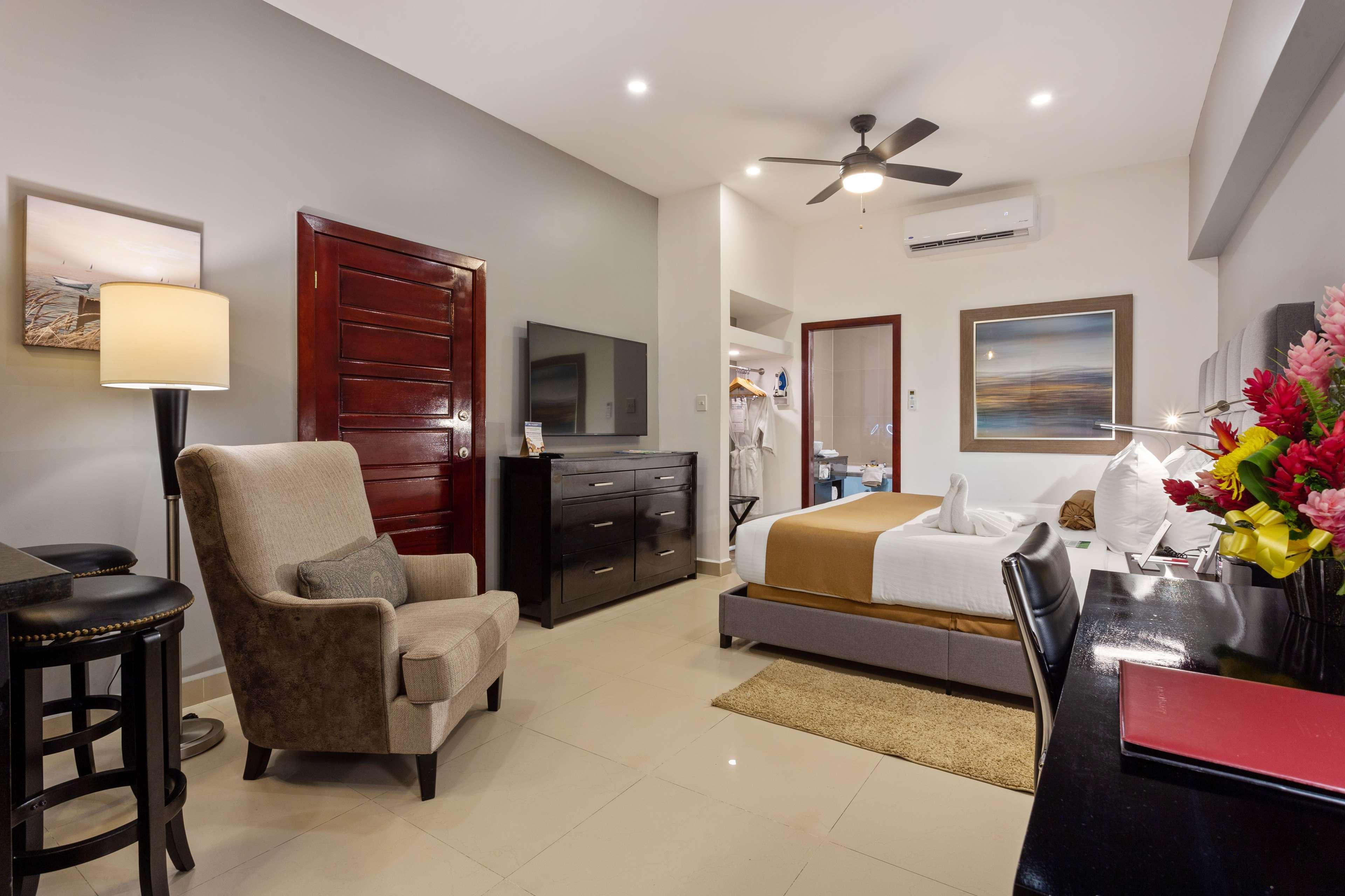 Hotel Western Belize Biltmore Plaza 4*