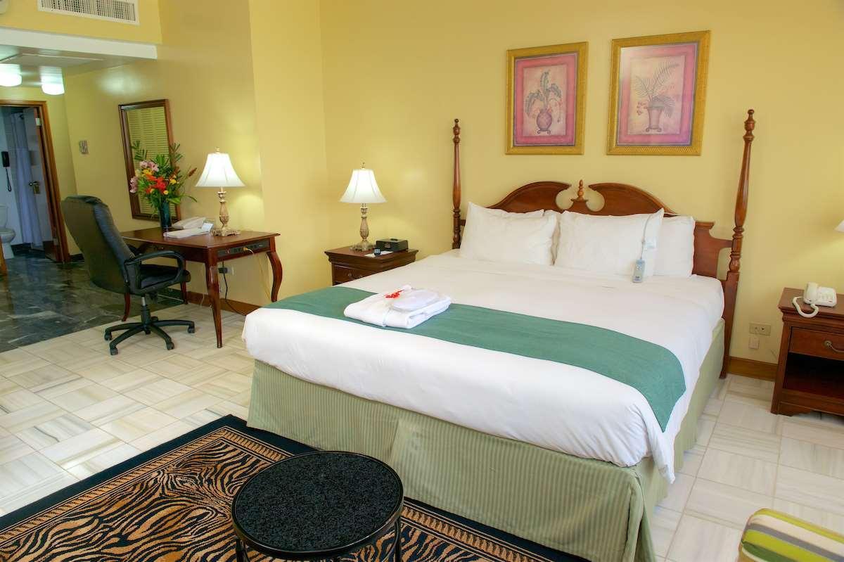 George And 4* Belize City