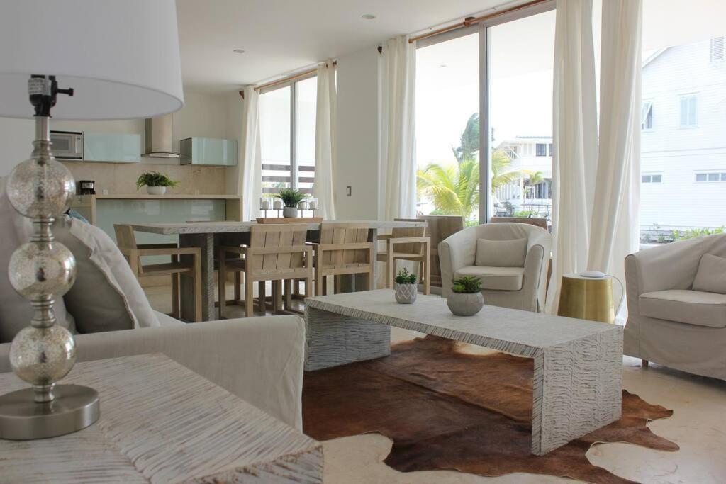 Casa Moderna Fresca And The Poolclub At Mahogany Bay! Holiday home San Pedro (Ambergris Caye)