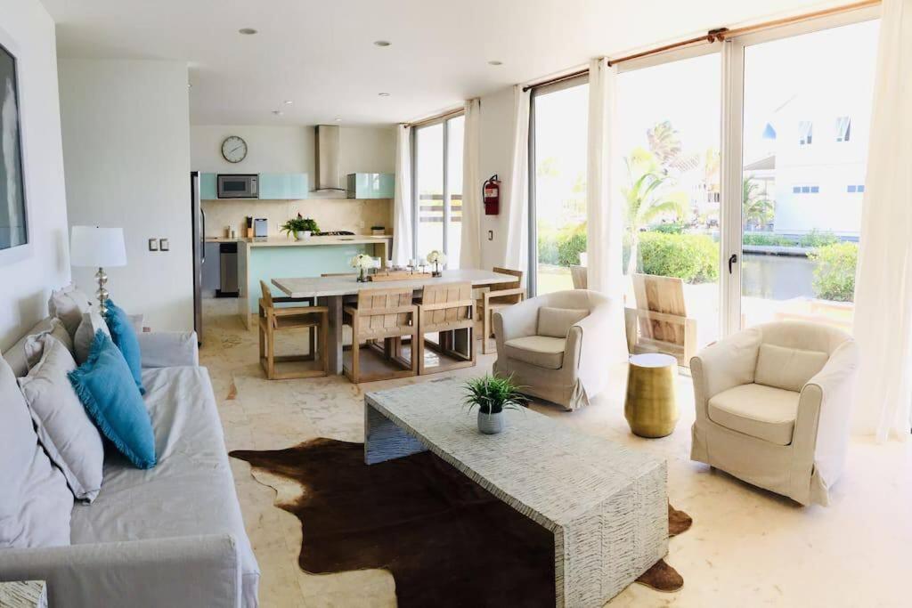 Holiday home Casa Moderna Fresca And The Poolclub At Mahogany Bay!