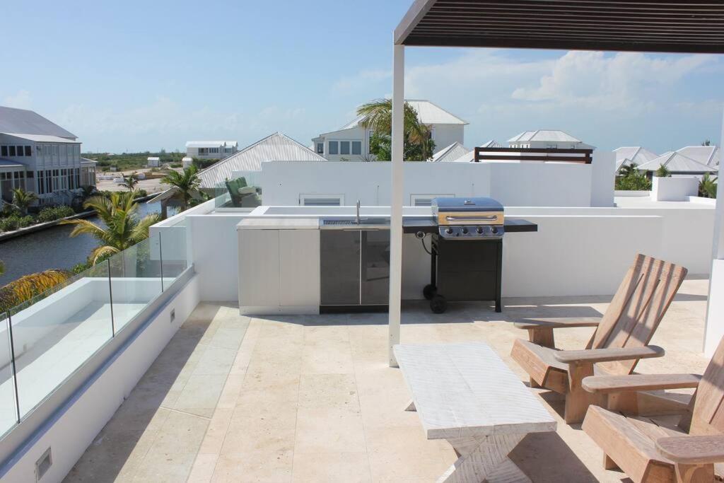 Casa Moderna Fresca And The Poolclub At Mahogany Bay! Holiday home *