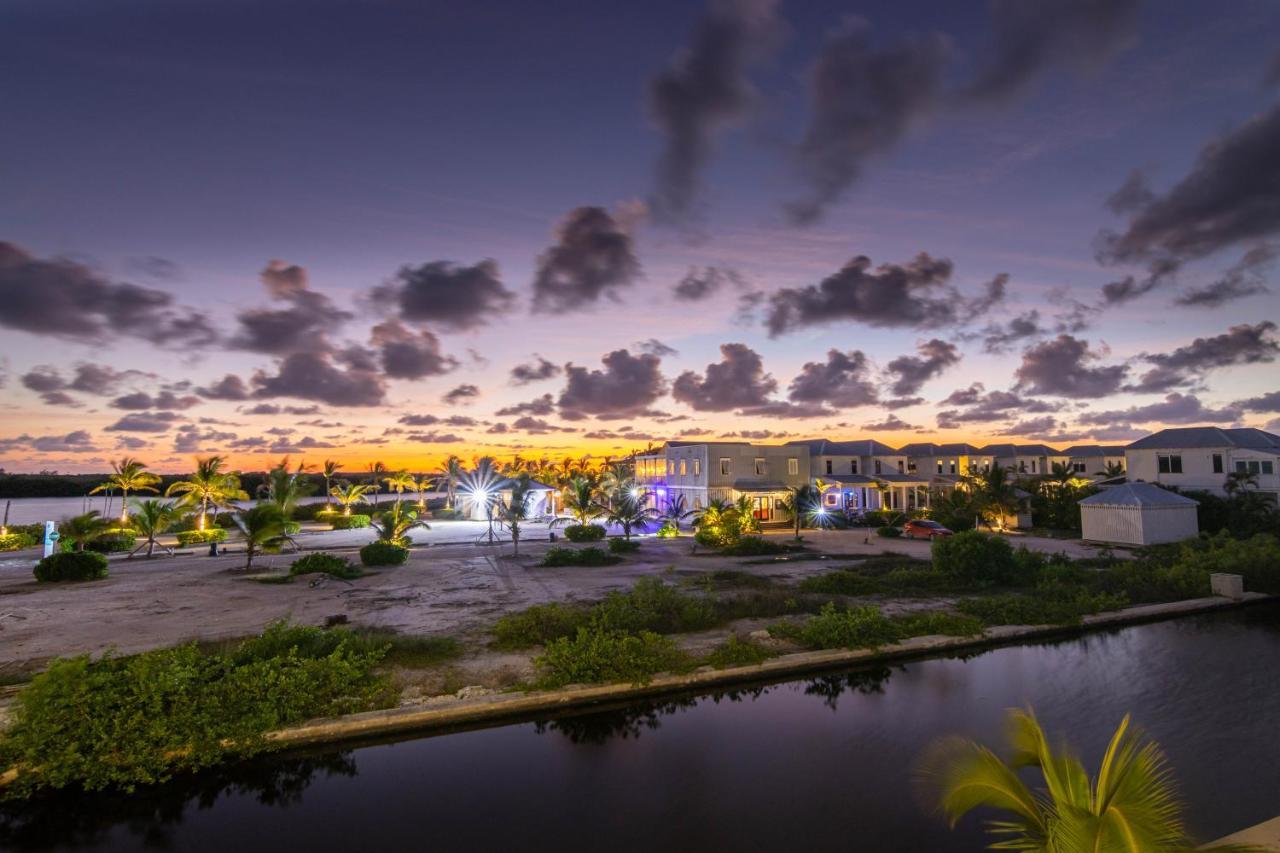 Holiday home Casa Blanca And The Poolclub At Mahogany Bay *