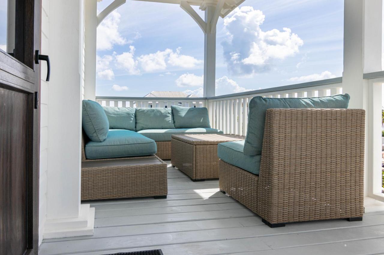 Casa Blanca And The Poolclub At Mahogany Bay Holiday home *