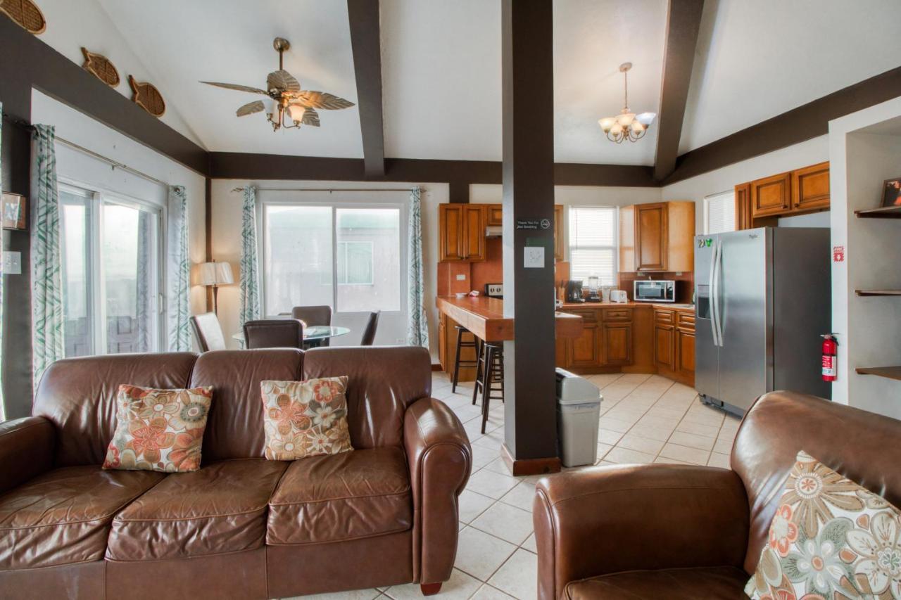 E303 Mara Laguna Apartment San Pedro (Ambergris Caye)