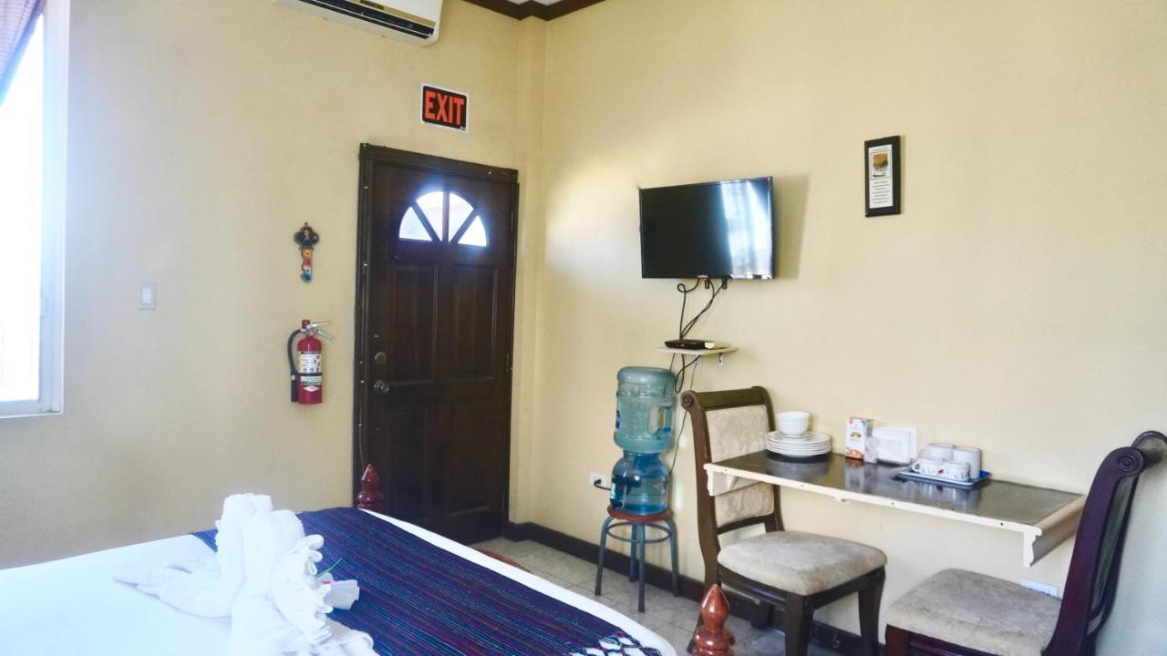 Tranquil Sea View Studio W Infinity Pool Near Airport & Downtown Belize Apartment *