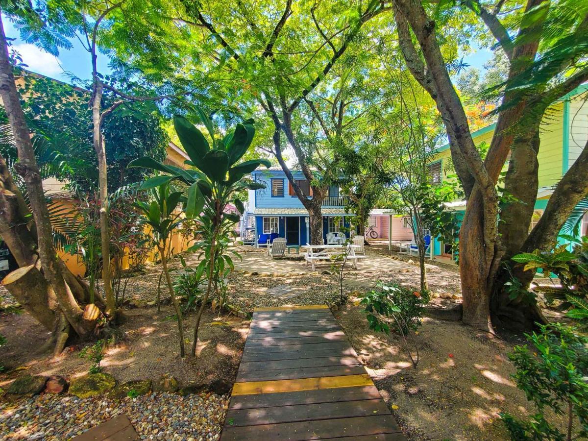 Placencia Villas Hotel 3*