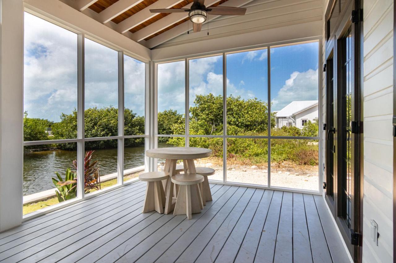 Paradise 3 Bedroom 4 Beds, 1 Full Bath - Private