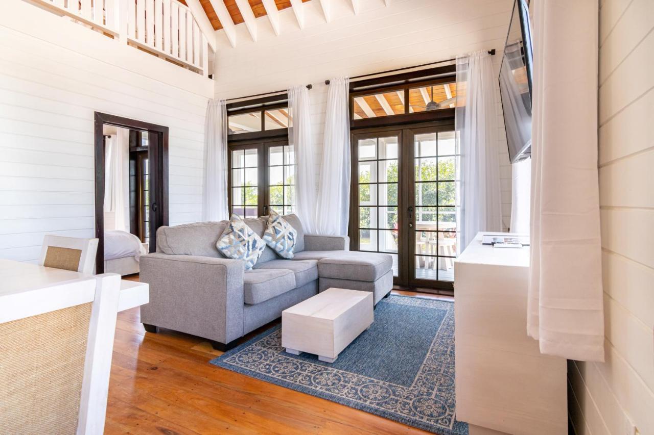 Paradise 3 Bedroom 4 Beds, 1 Full Bath - Private *
