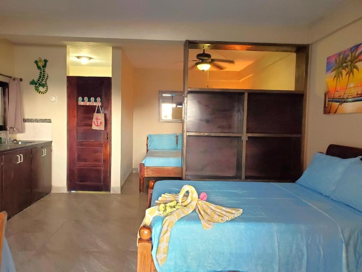 Club At Popeyes Caye Caulker