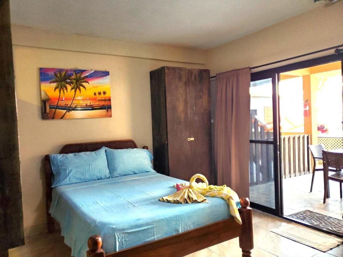 Club At Popeyes Apartment Caye Caulker