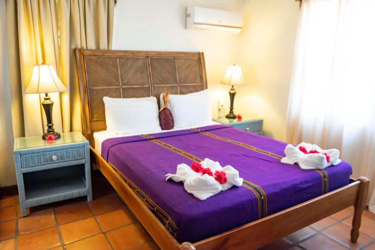 Isla Bonita Yacht Club Hotel 3*