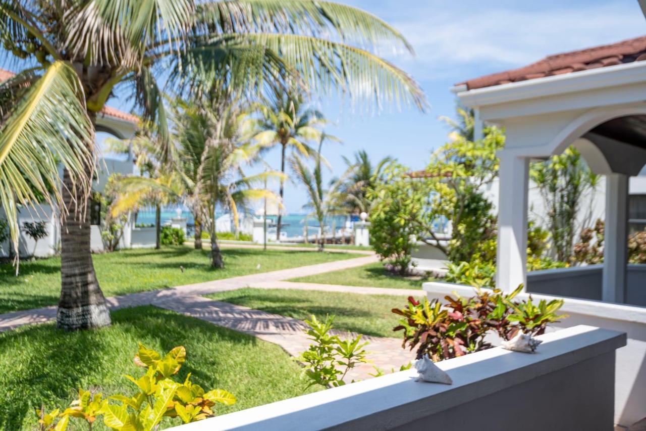 Isla Bonita Yacht Club Hotel 3*