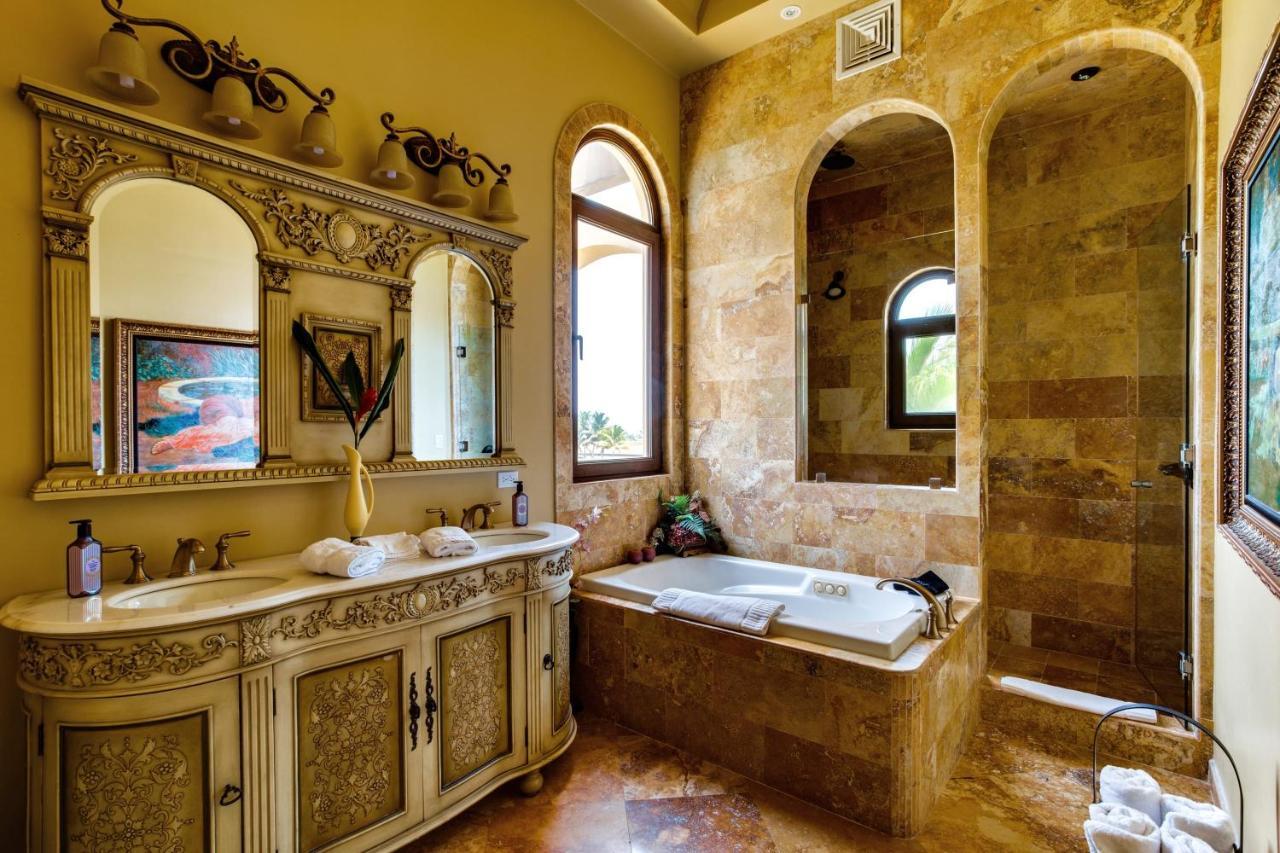 Castello- Water Views & Amenities Holiday home *