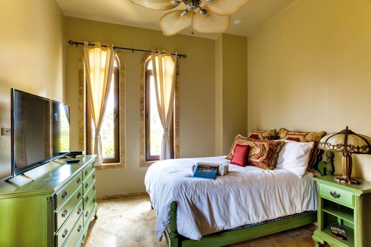 Castello- Water Views & Amenities Holiday home *