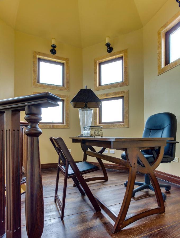 Castello- Water Views & Amenities *