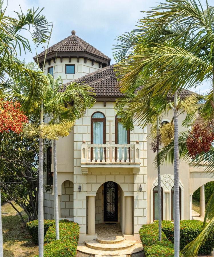Castello- Water Views & Amenities