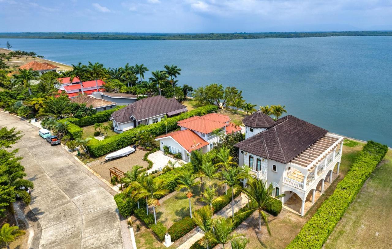 Holiday home Castello- Water Views & Amenities