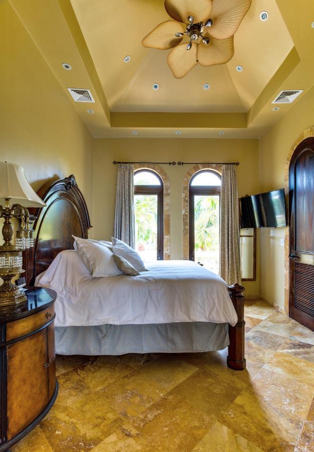 Castello- Water Views & Amenities *