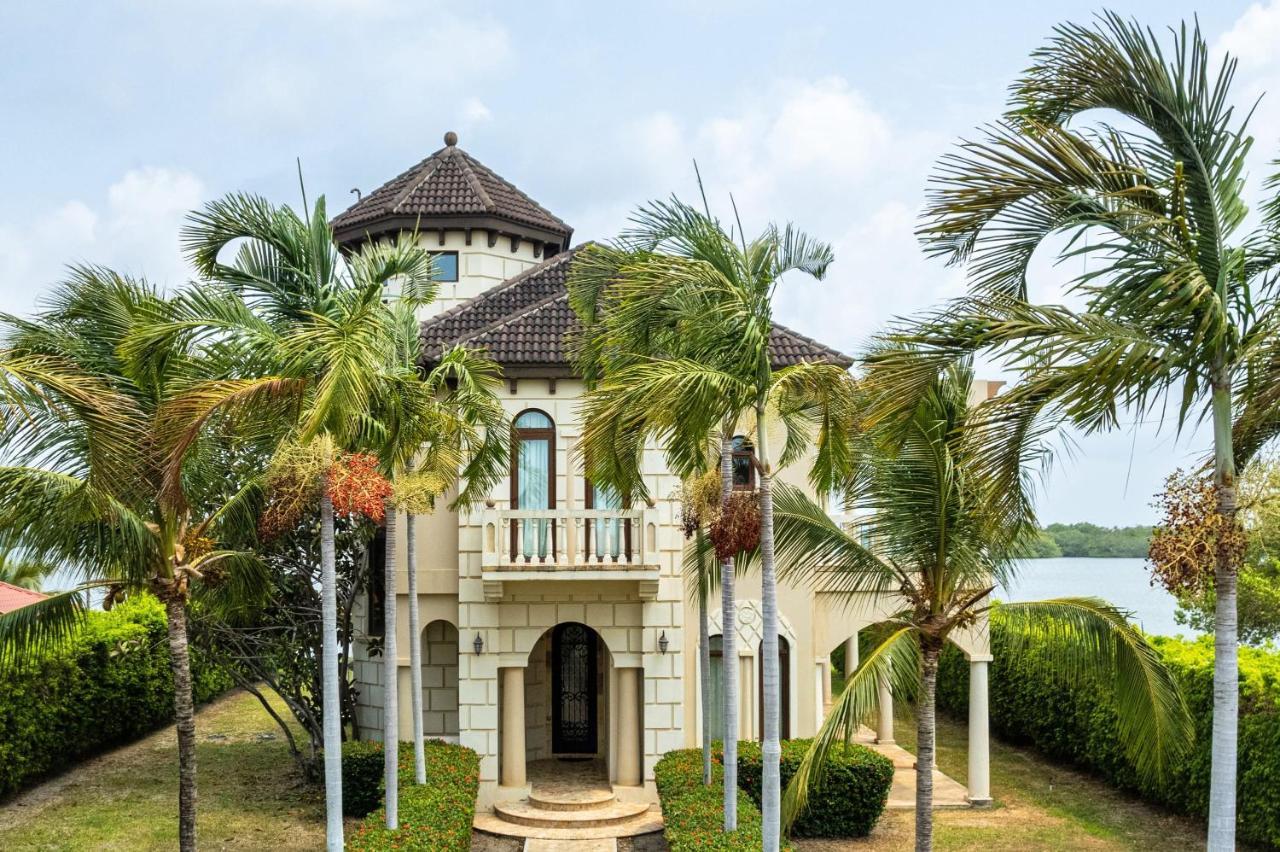 Castello- Water Views & Amenities *