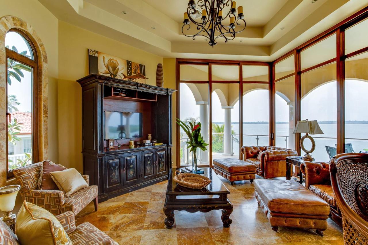 Castello- Water Views & Amenities *