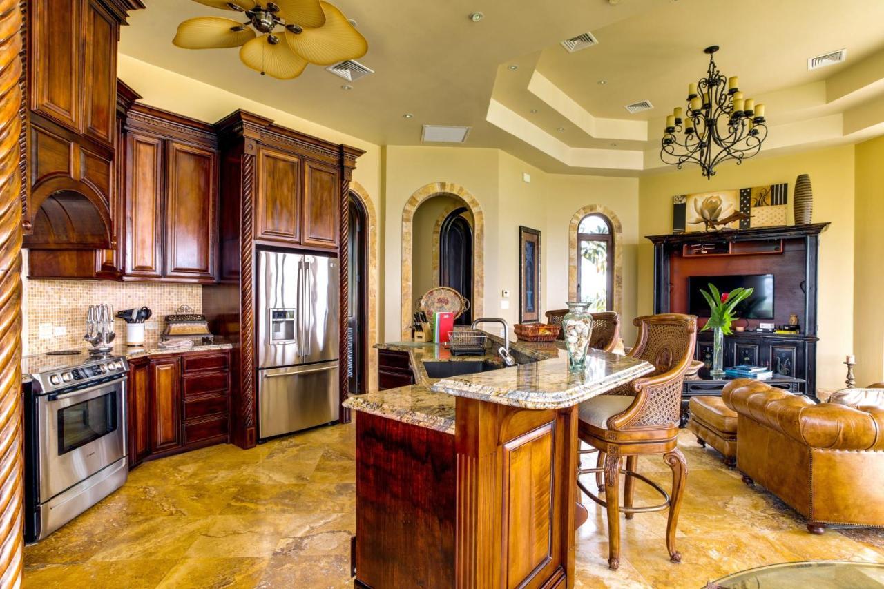 Castello- Water Views & Amenities Placencia