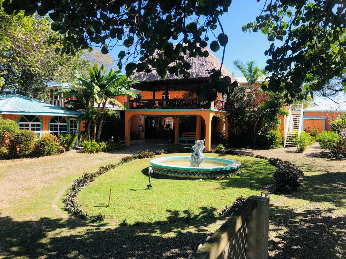 Coral Cove Inn *