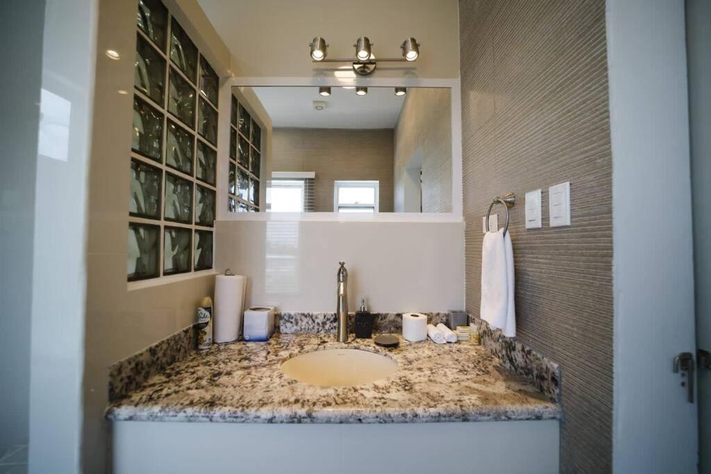 The Ansen Place Apartment