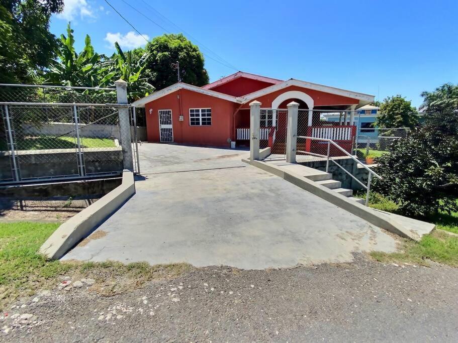 Mountain View Family In Town With King And Midterm Available Holiday home *