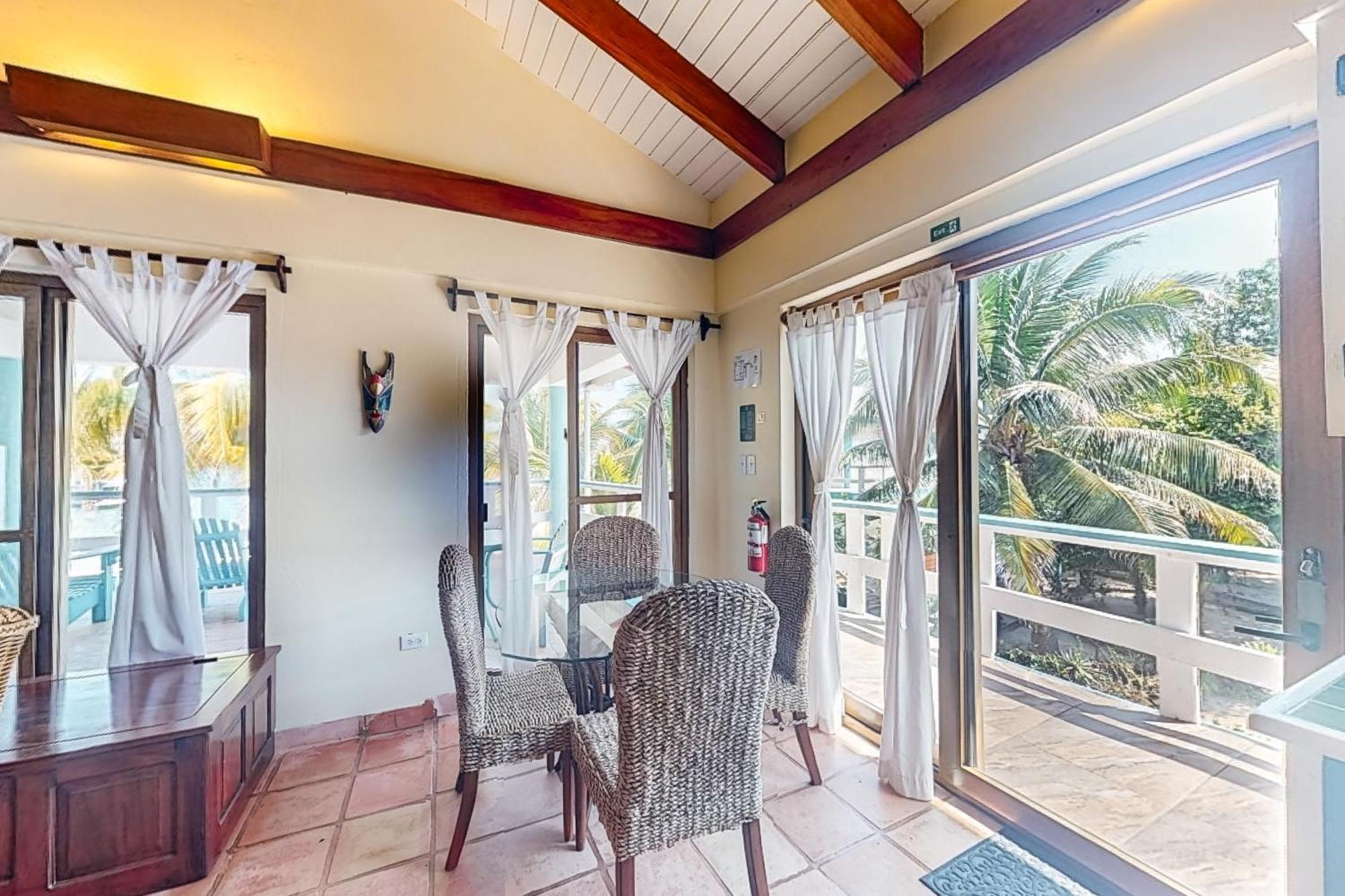 #23 @ Beachside Apartment Placencia