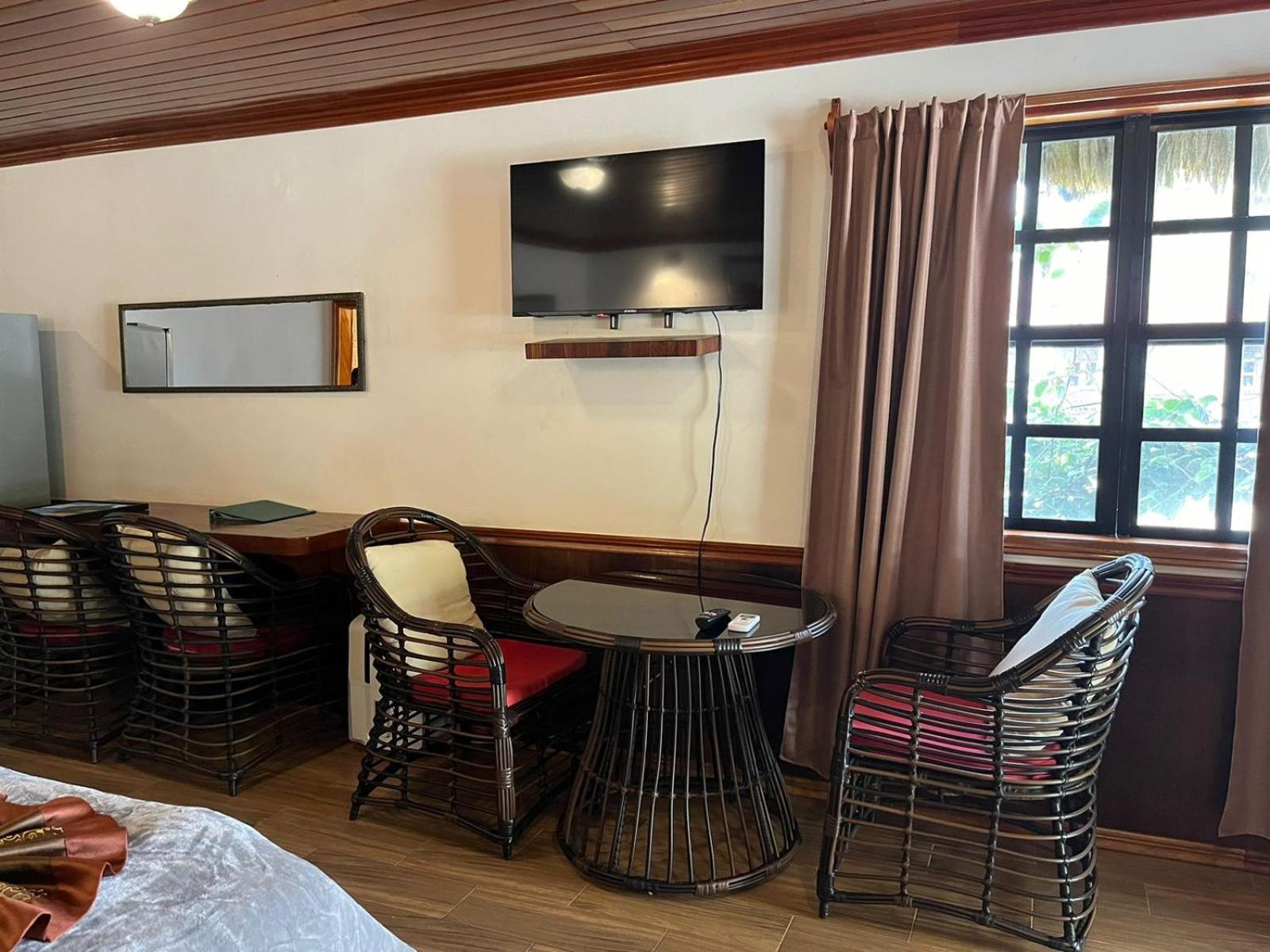 Captain Morgan's Retreat Hotel