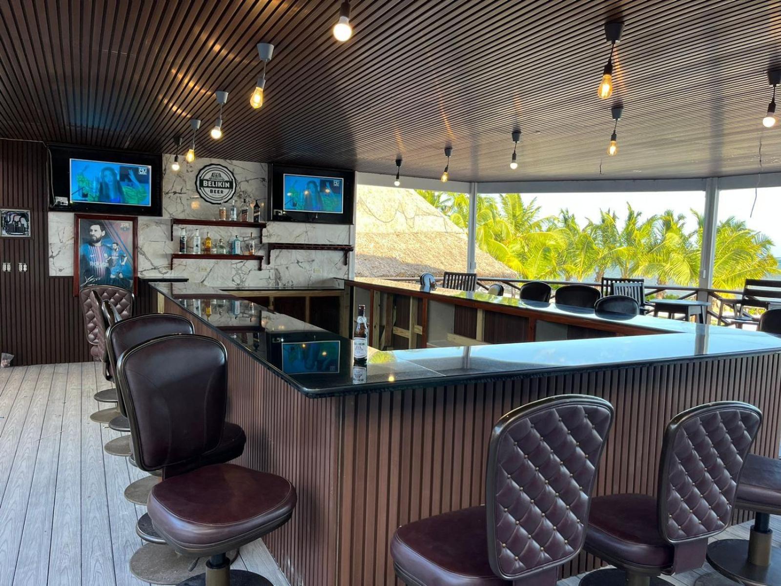 Captain Morgan's Retreat Hotel 3*
