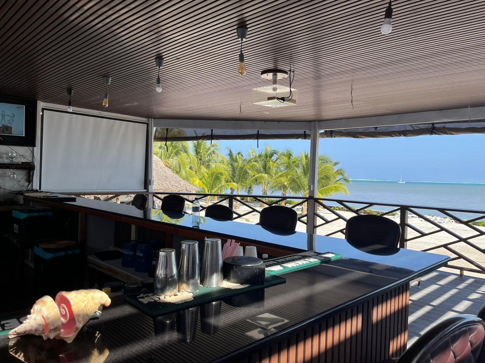 Captain Morgan's Retreat Hotel 3*