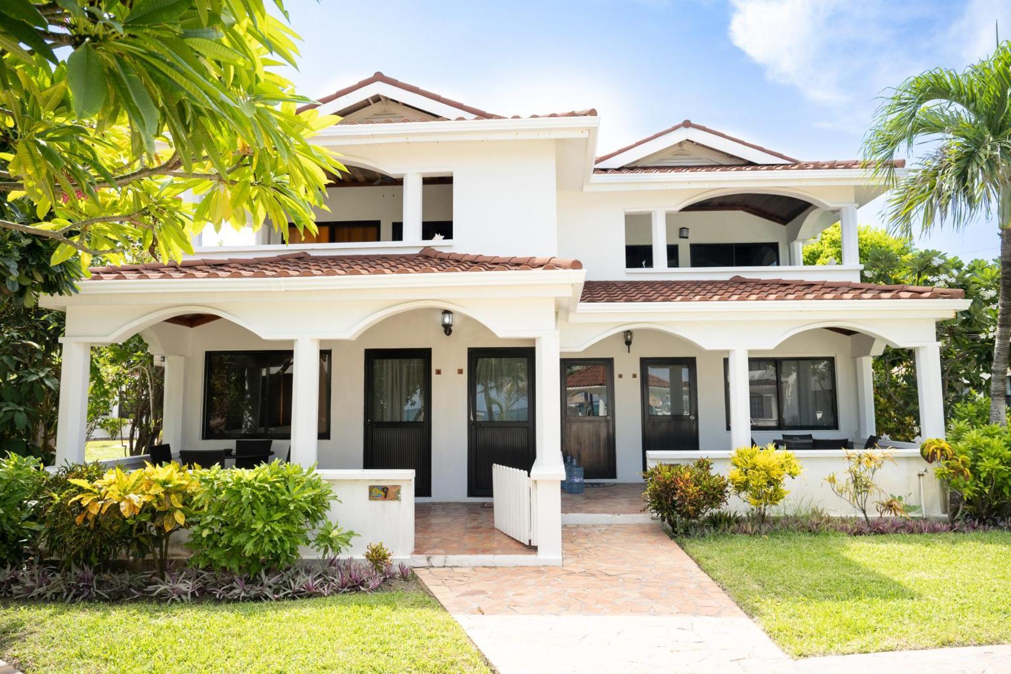 Isla Bonita Yacht Club Hotel