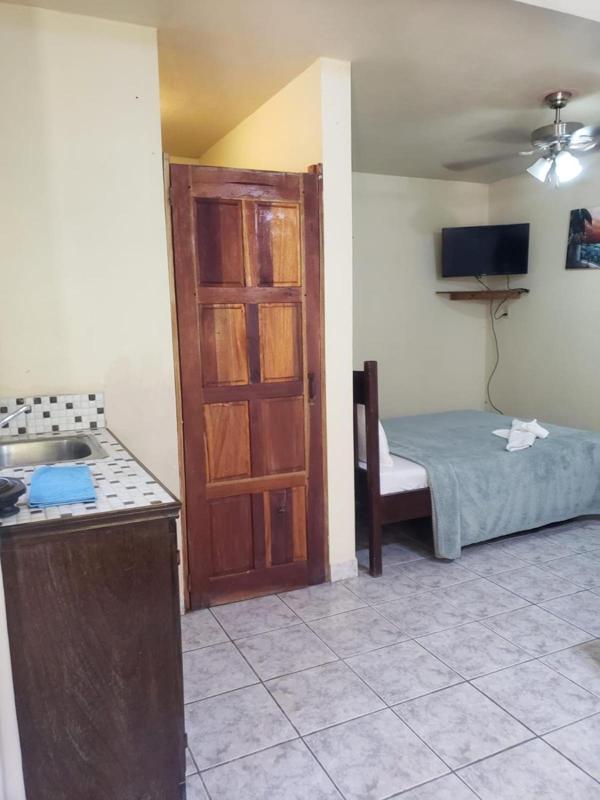 Side By Ccvh 2* Caye Caulker