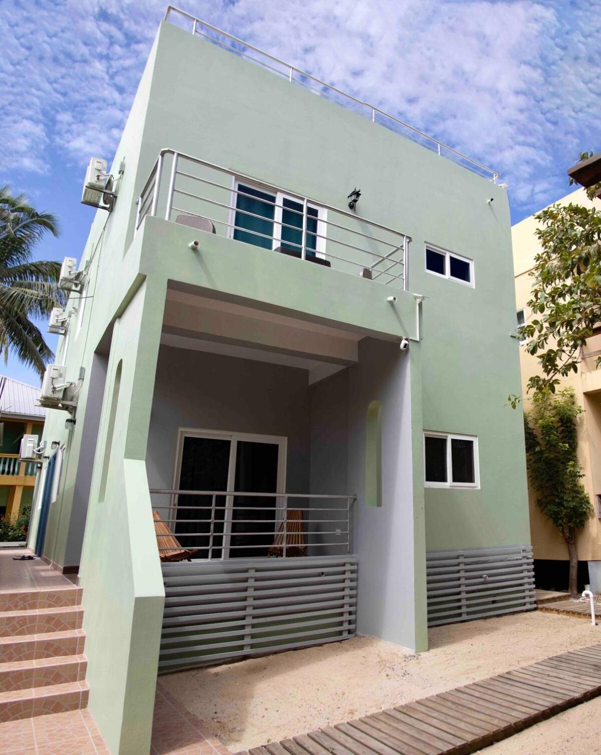 Meme's Place Apartment