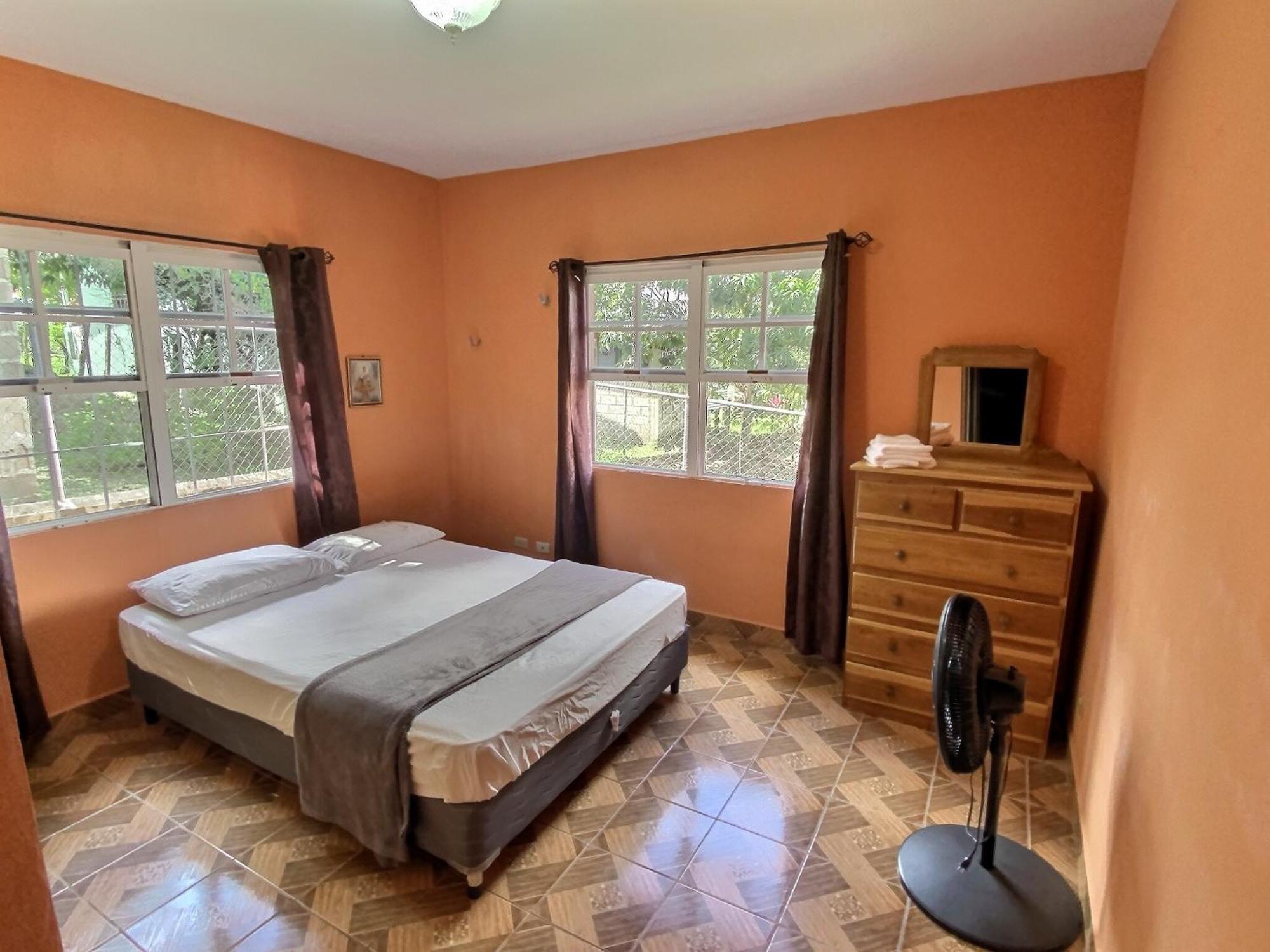 Mountain View Family In Town With King And Midterm Available Holiday home San Ignacio
