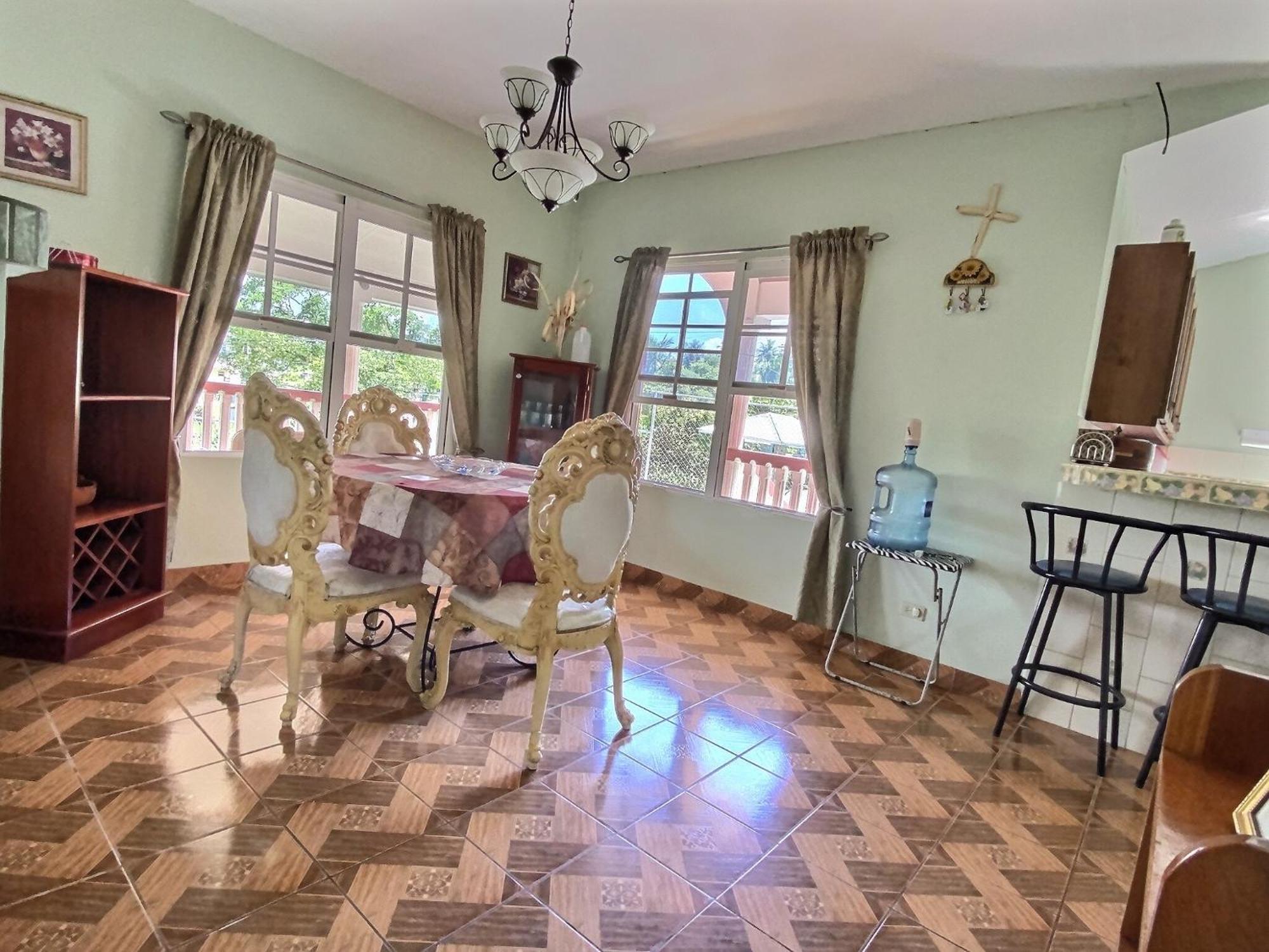Mountain View Family In Town With King And Midterm Available Holiday home