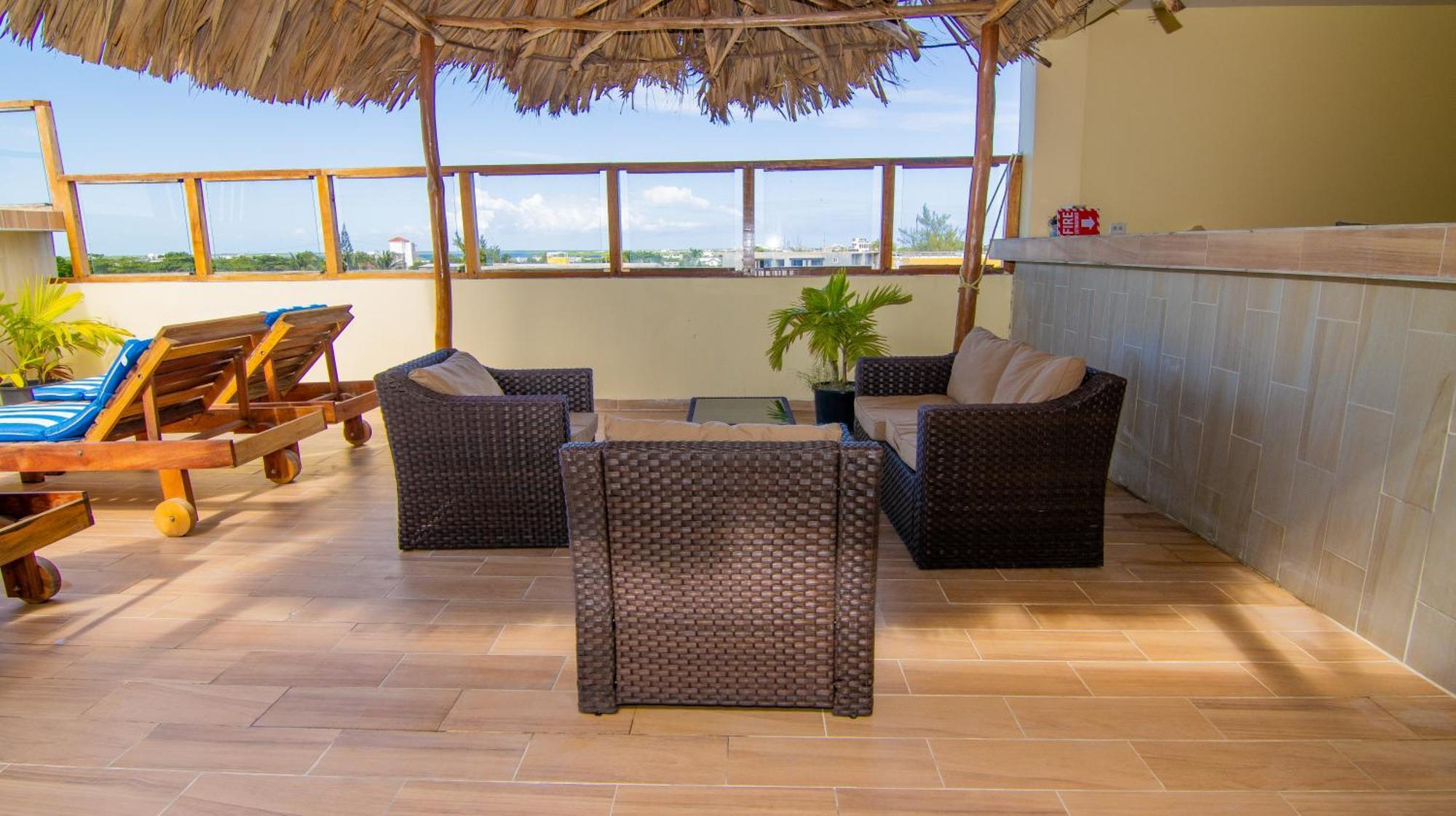 Tropical Palace Aparthotel San Pedro (Ambergris Caye)