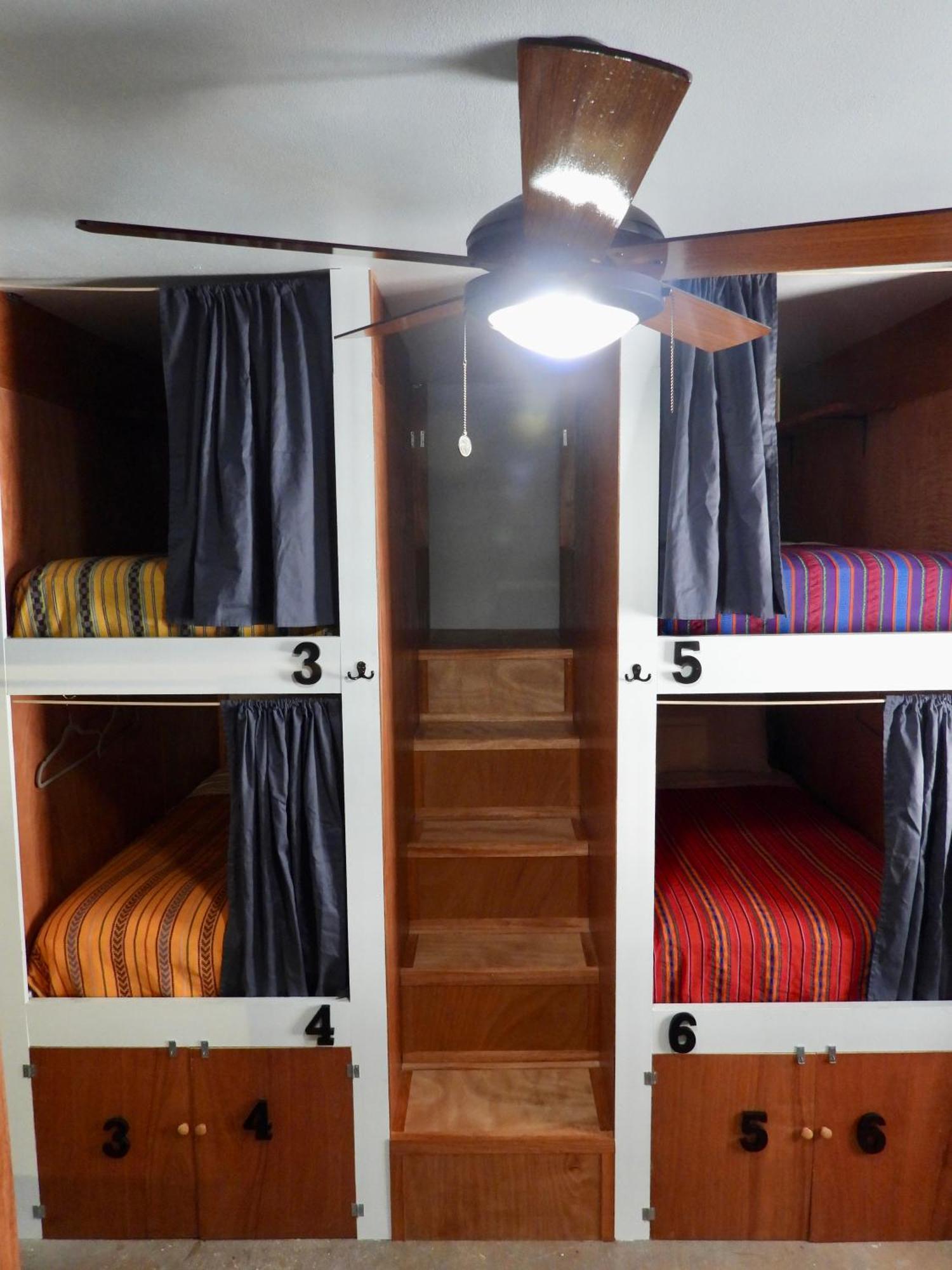 Hostel Sandbar Beachfront & Restaurant San Pedro (Ambergris Caye)
