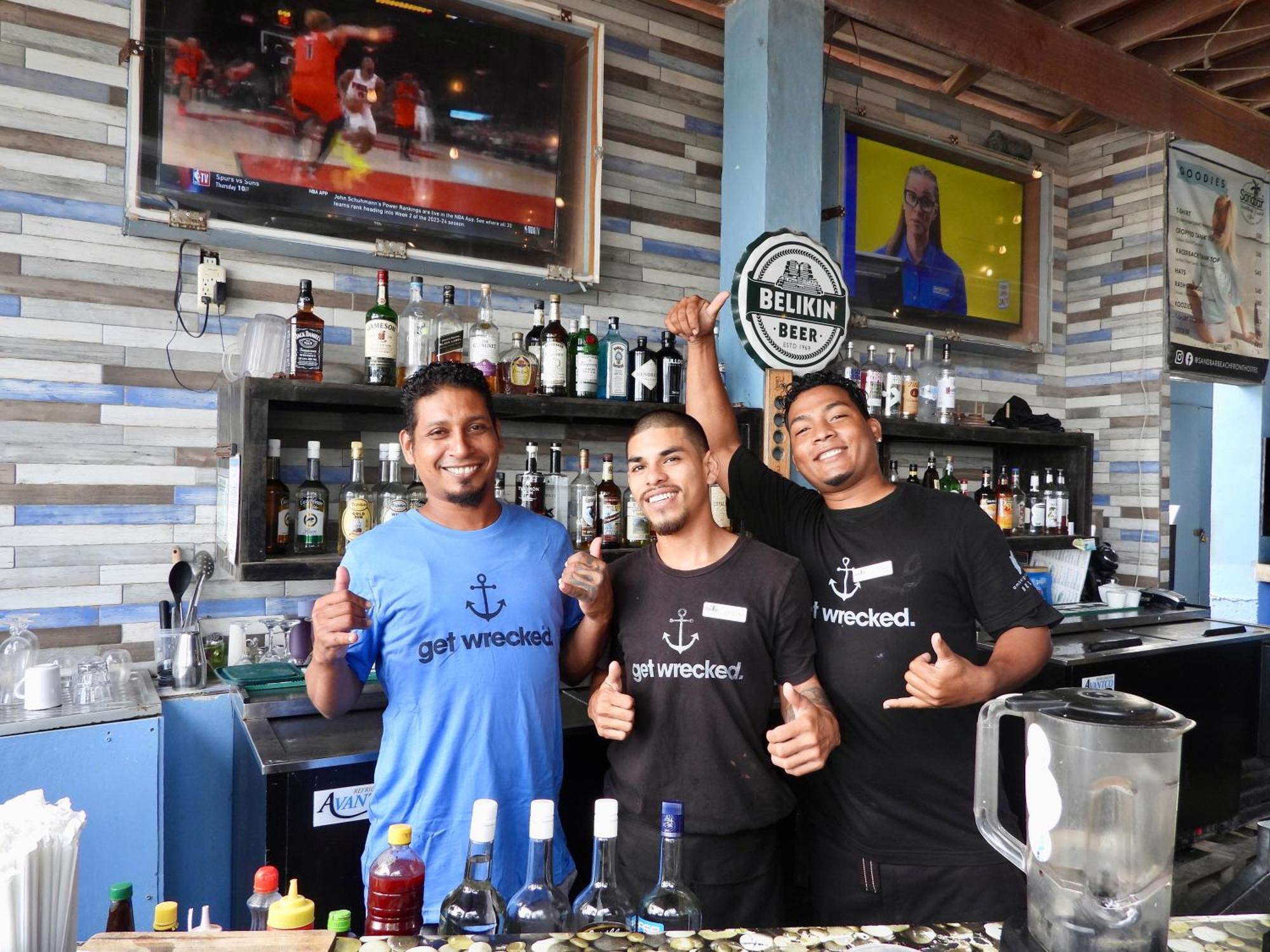 Hostel Sandbar Beachfront & Restaurant *