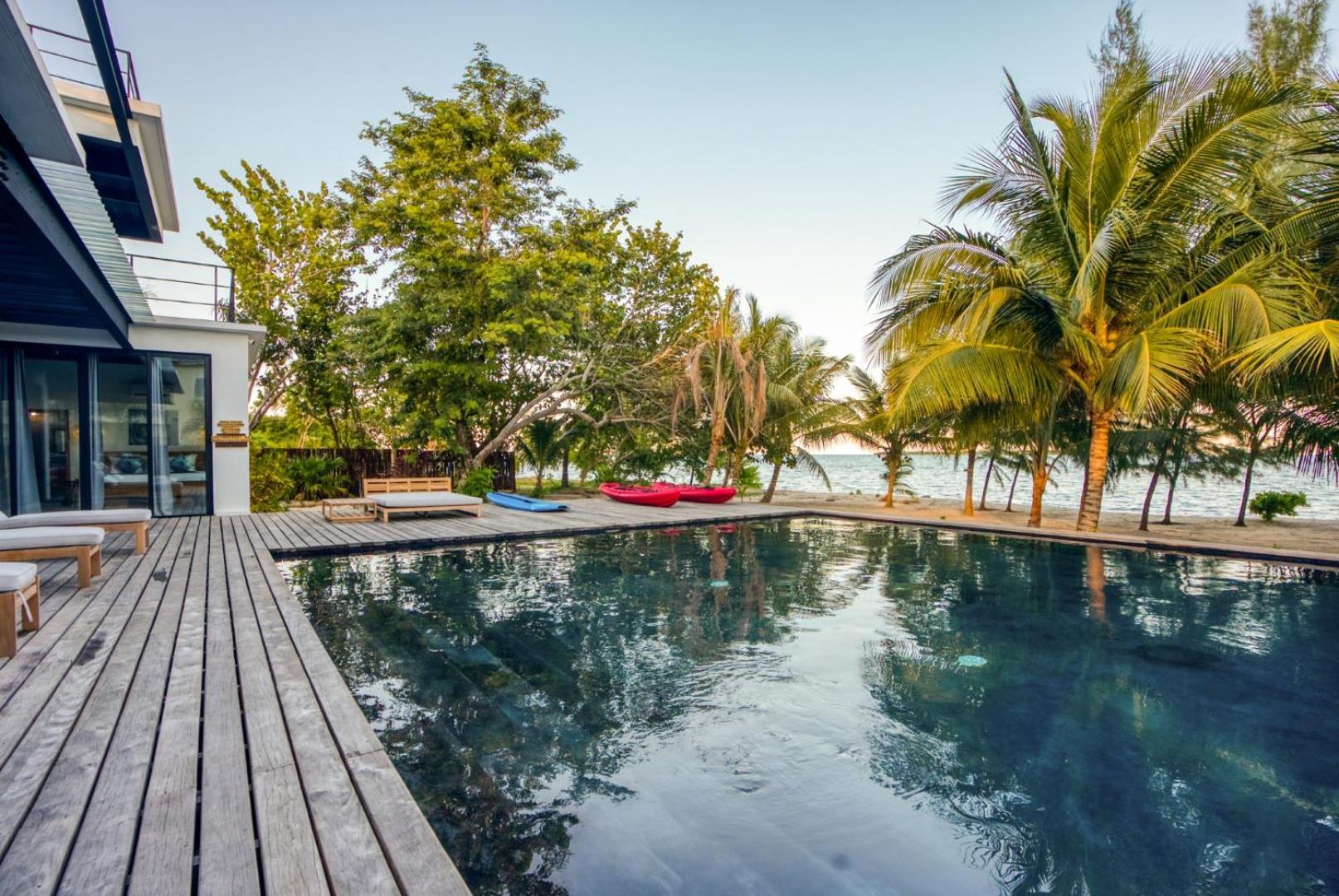 Balam - Modern 4 Bedroom Ocean Front With Pool *