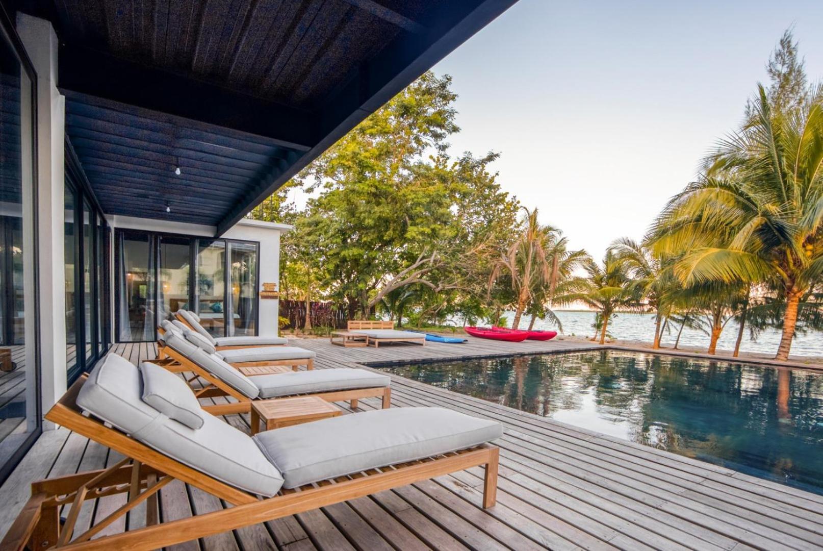 Balam - Modern 4 Bedroom Ocean Front With Pool *