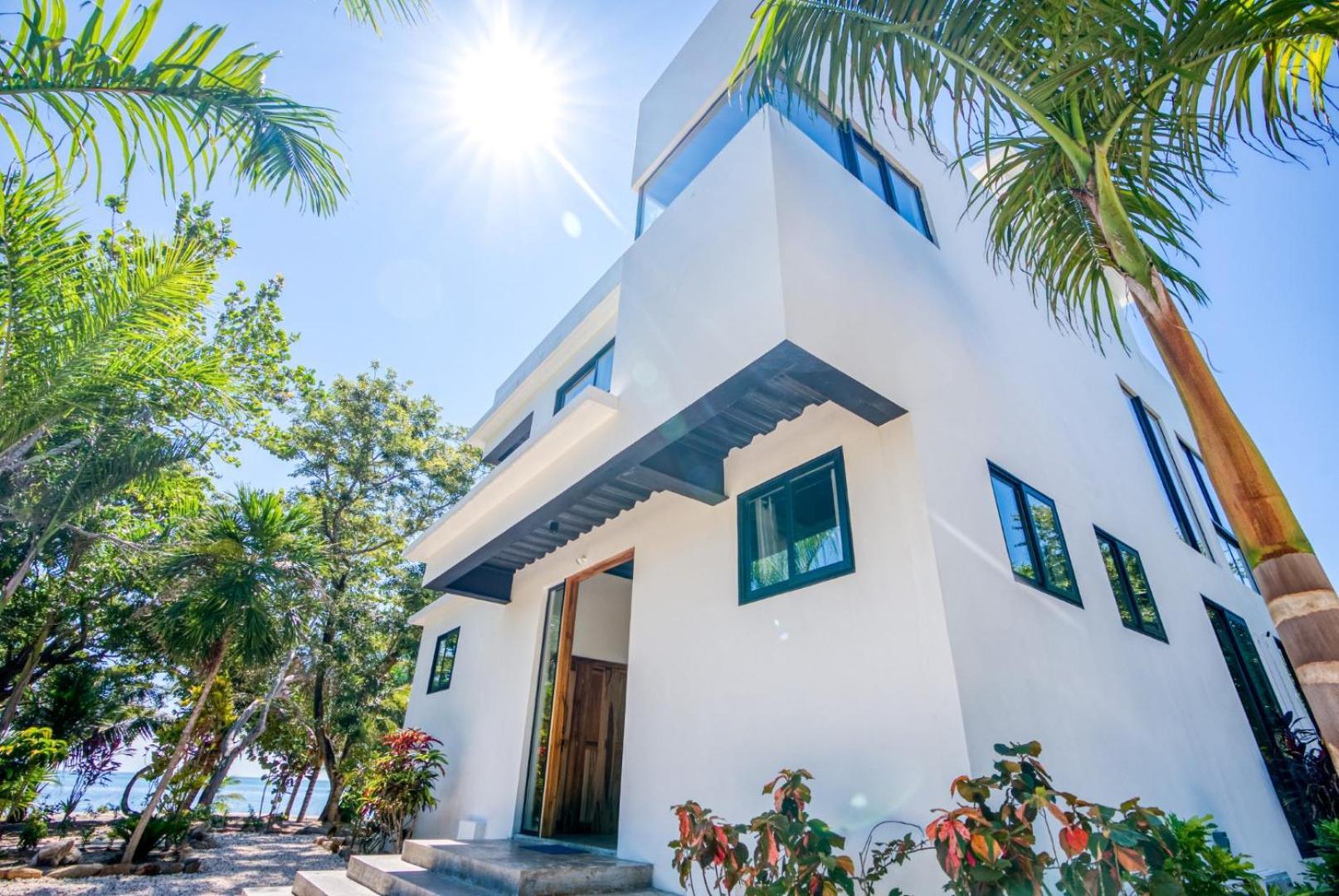 Balam - Modern 4 Bedroom Ocean Front With Pool Villa Maya Beach