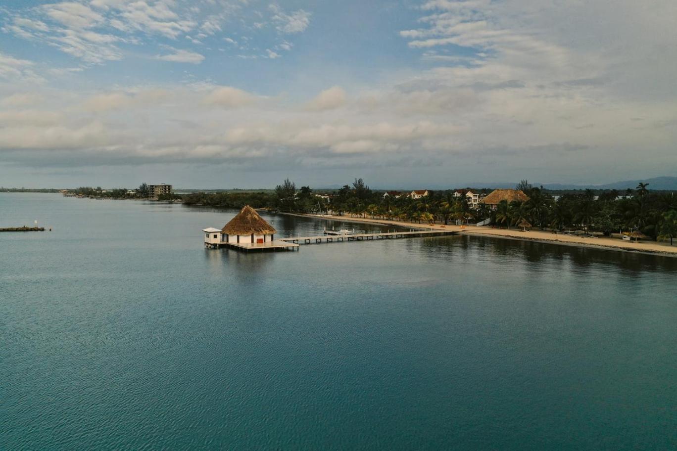 Castello- Water Views & Amenities *